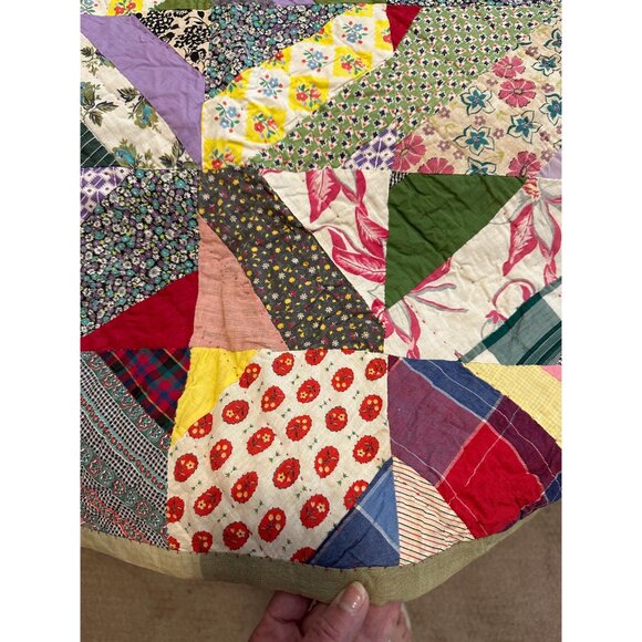 1930s 1940s quilt with feedsack fabrics hand pieced and quilted 71” x 82” - Picture 8 of 10